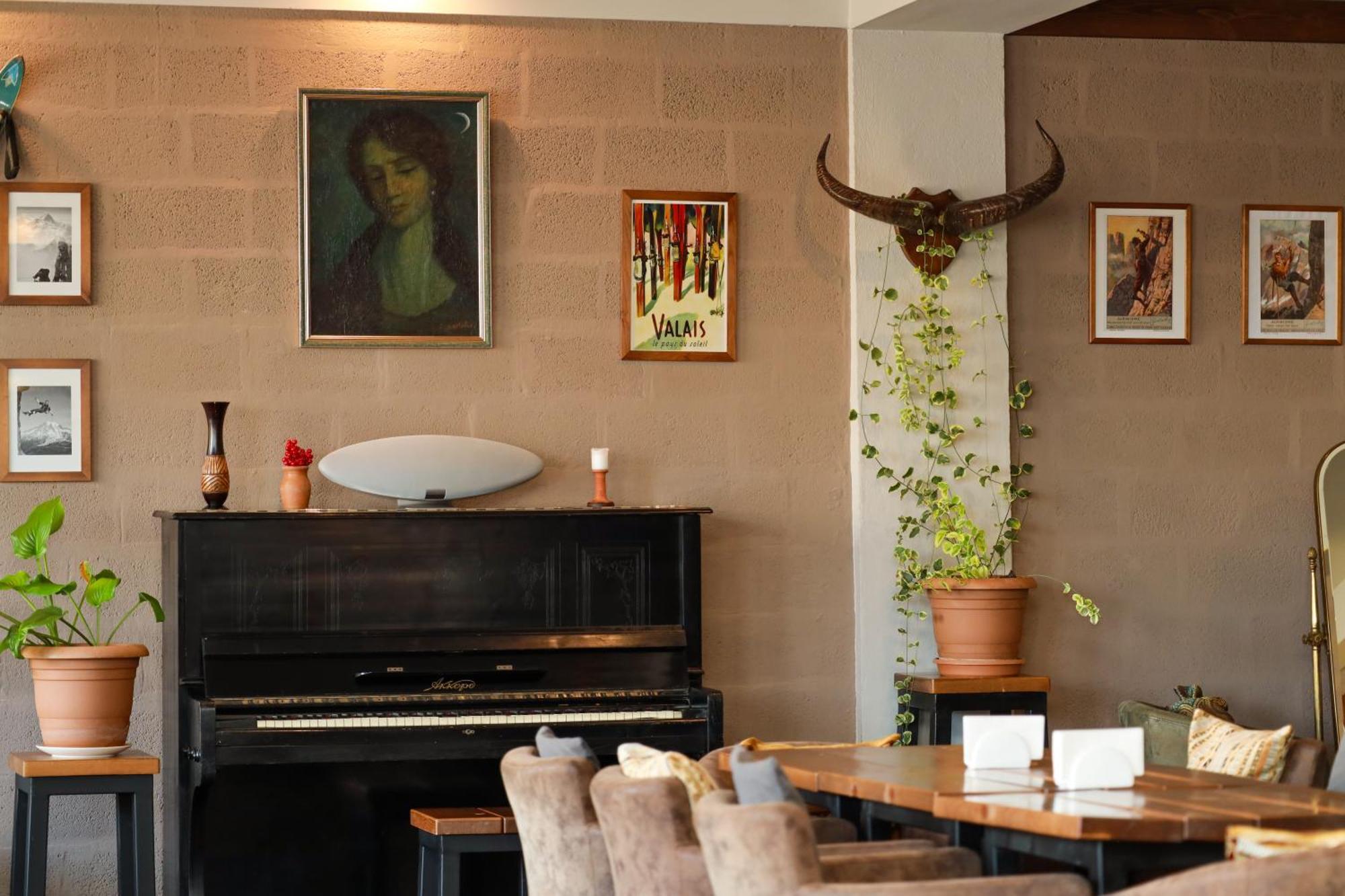 Alpine Lounge Boutique Hotel Kazbegi Eksteriør billede